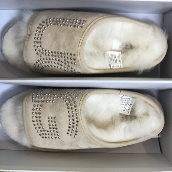 UGG Shoes - Ugg slides sz 5